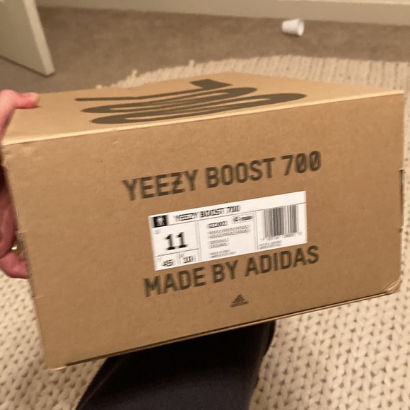 Yeezy 700 faded azure worn twice - Picture 15 of 16